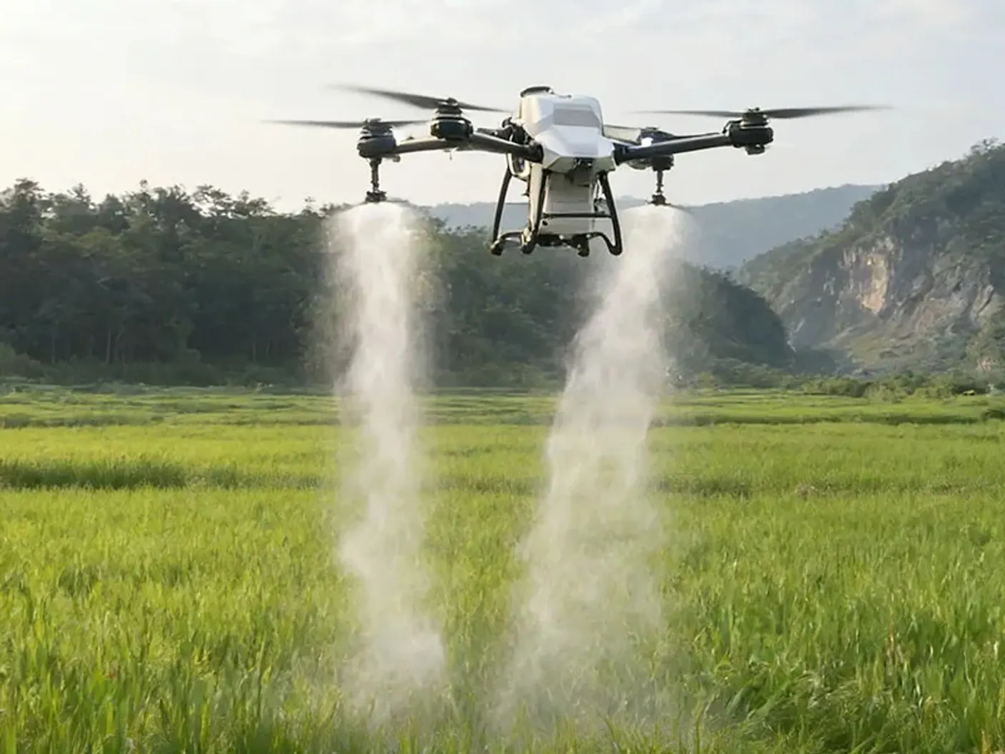 Poljoprivredni dron za prskanje i prihranu