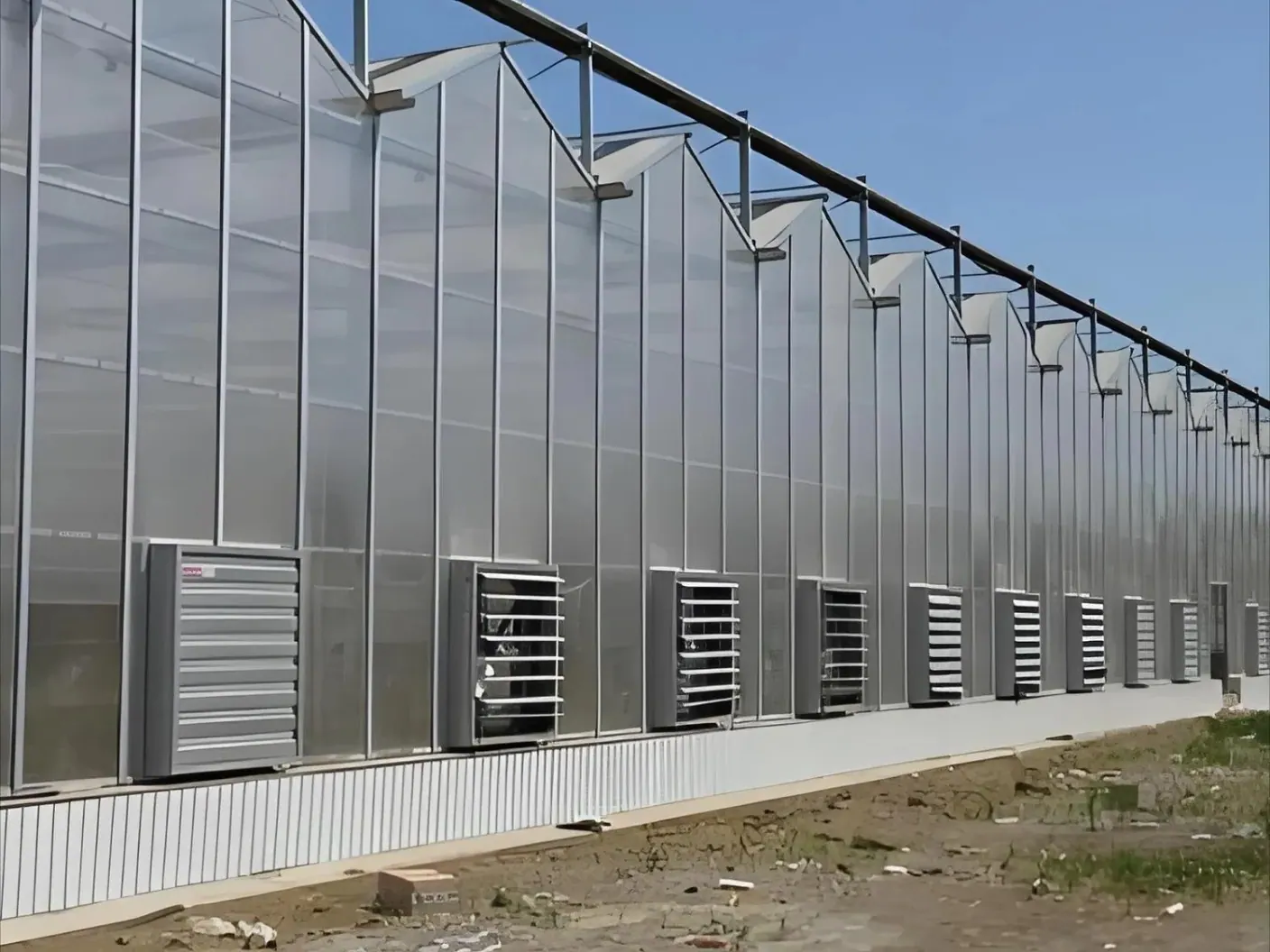 Polycarbonate-covered greenhouse