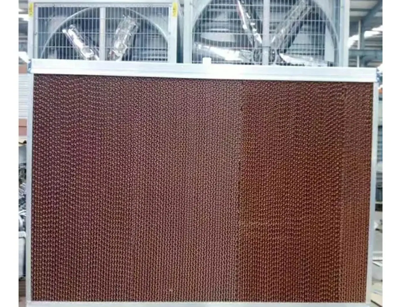 Greenhouse cooling system (fans and wet pad)