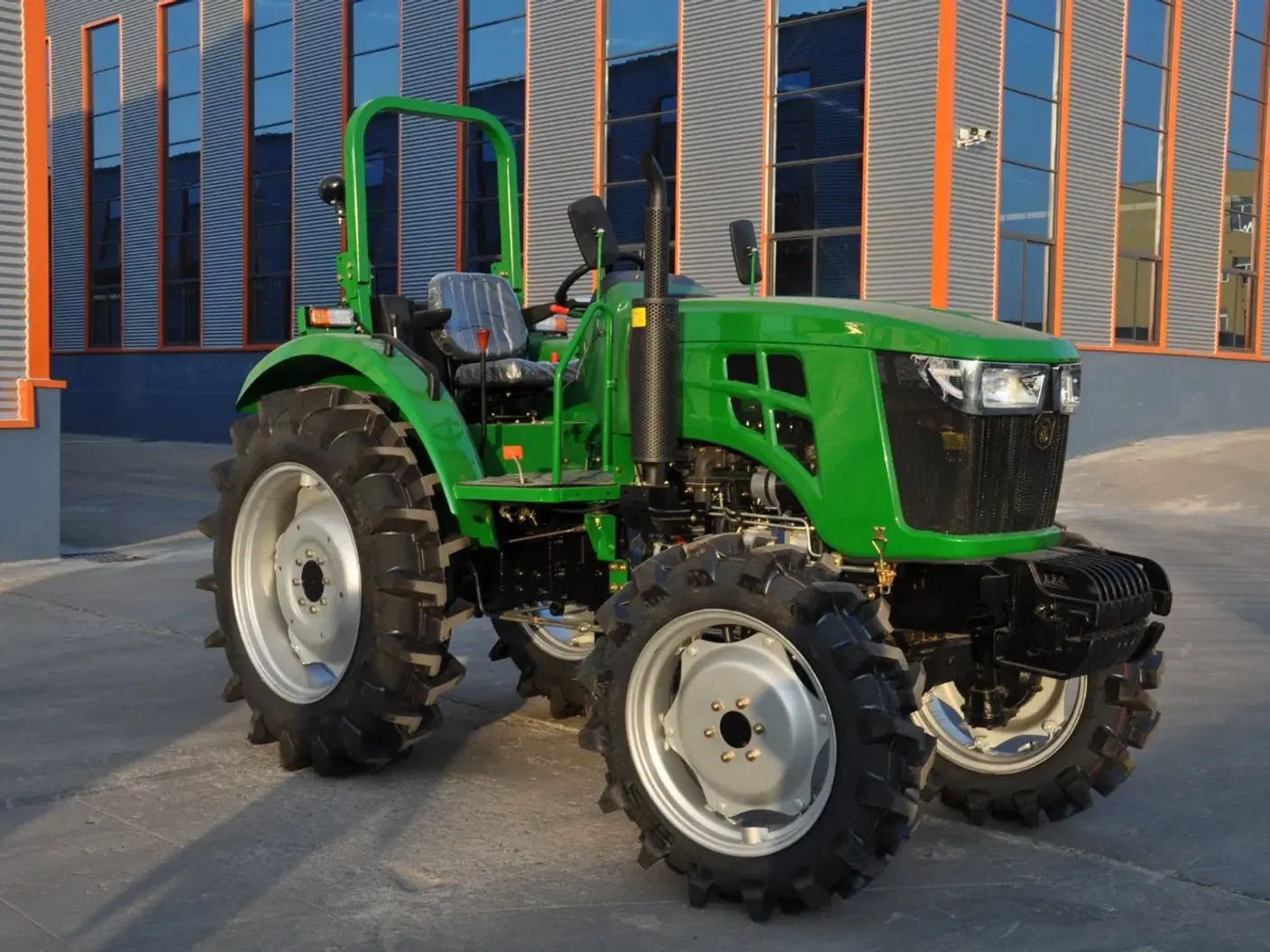 Poljoprivredni traktor 4WD 70–90 KS