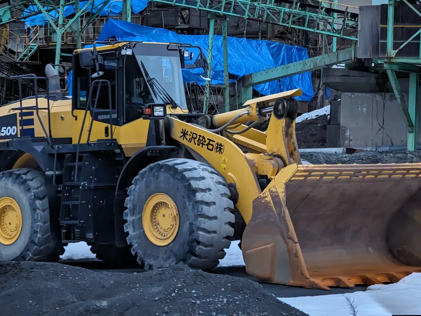 Example of equipment we source: Loaders and compact loaders